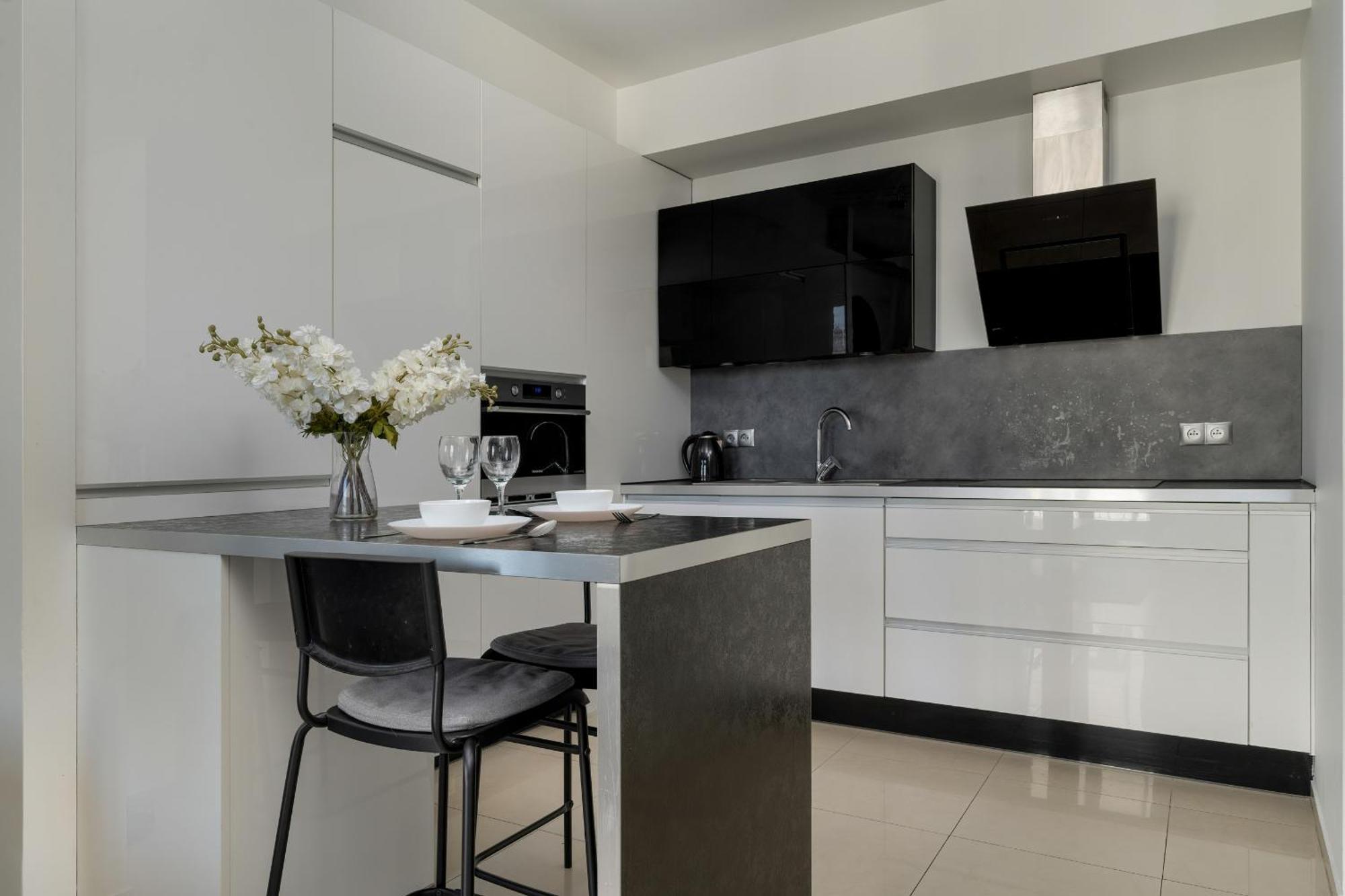 Spacious Located Near Raclawice Panorama By Renters Apartament *