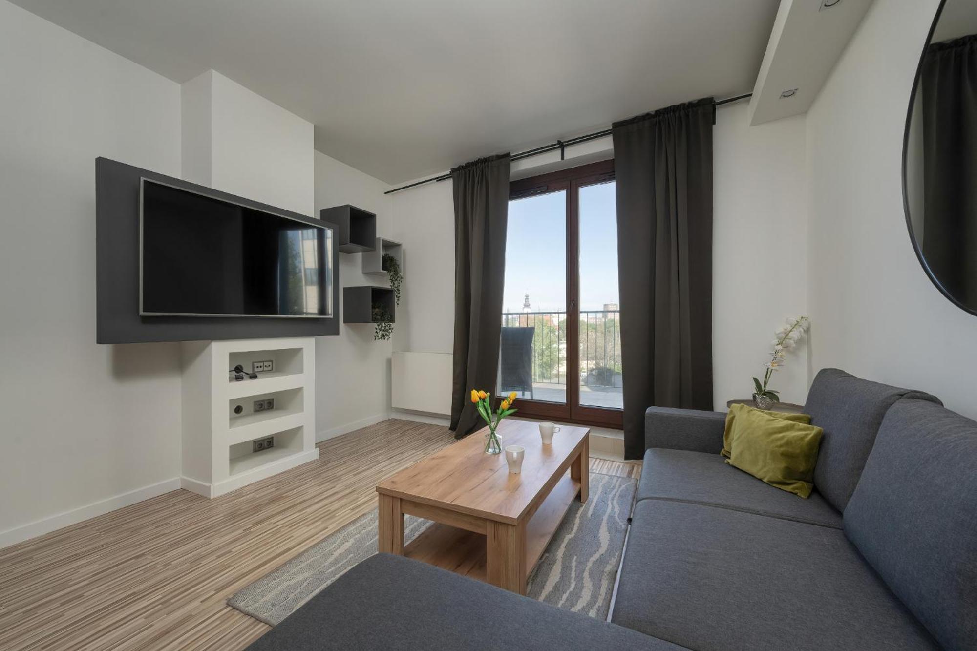 Spacious Located Near Raclawice Panorama By Renters Apartament
